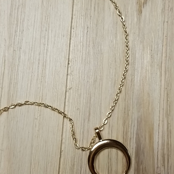 ๐๐Very Cute Cresent Necklace in GOLD๐๐ - Picture 6 of 7